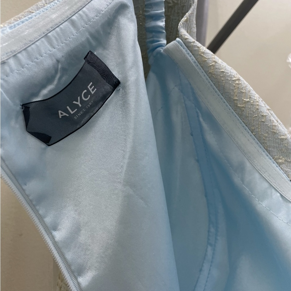 Elegant Alyce Paris Aqua Gold Textured Gown. Never worn. Smoke free home - Picture 3 of 13